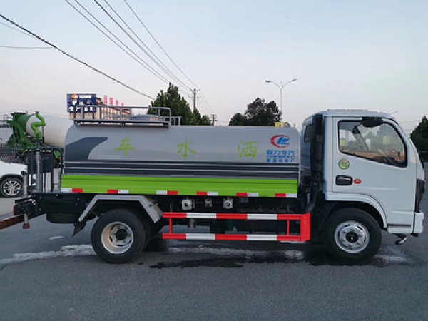 國六東風小多利卡5噸灑水車