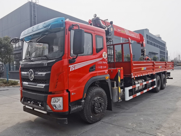 東風華神T5后雙橋12噸直臂隨車吊