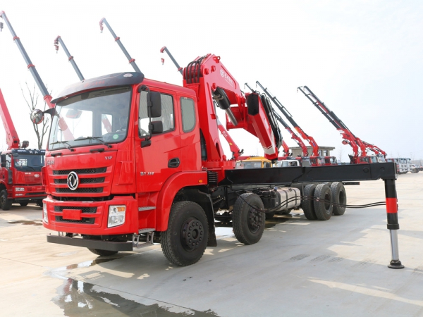 東風錦程前四后八30噸折臂隨車吊