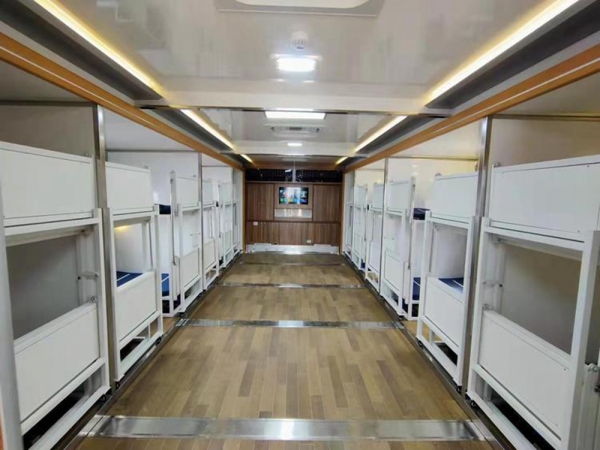 重汽豪沃營地住宿車