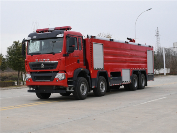 重汽豪沃24噸泡沫消防車