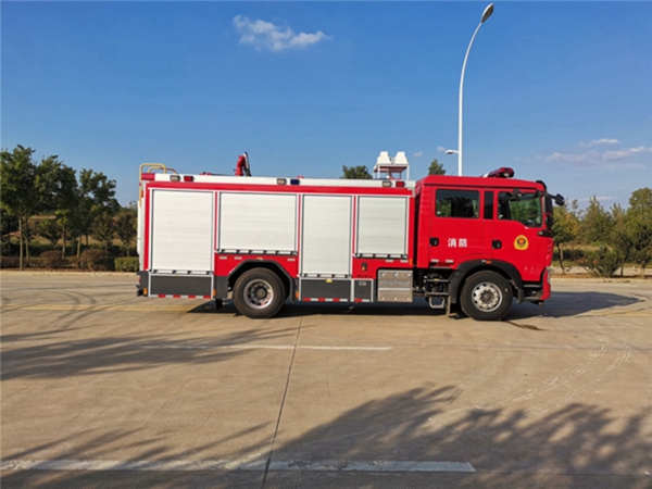 重汽A類泡沫主戰消防車