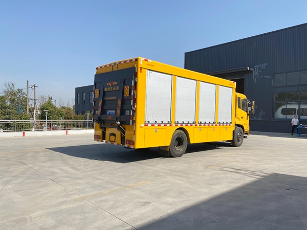 東風天錦裝備車