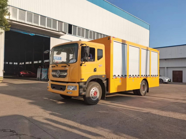 東風D9 裝備車
