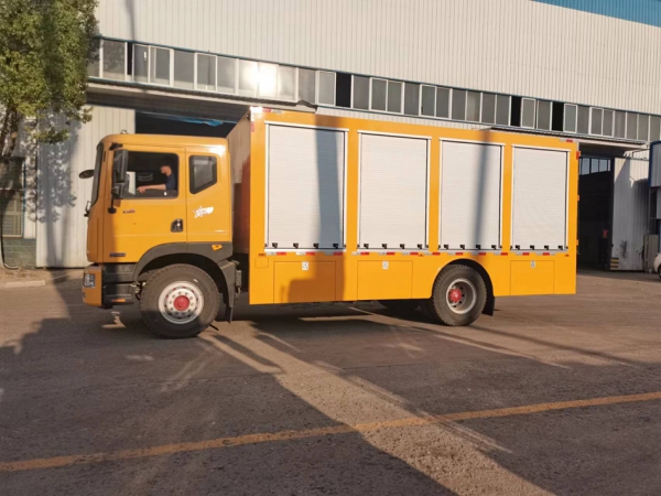 東風D9 裝備車