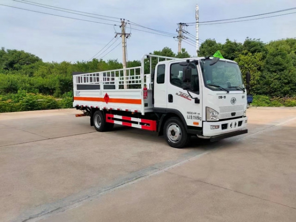 解放J6F氣瓶運(yùn)輸車（帶臥鋪）