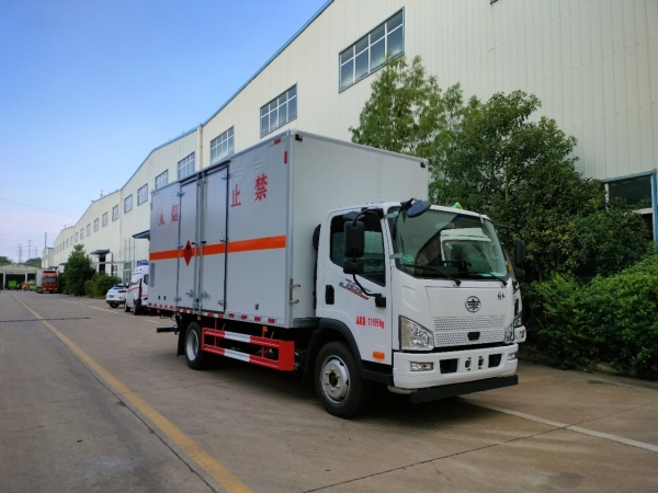 解放J6易燃氣體廂式運輸車