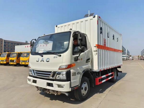 江淮危廢運輸車
