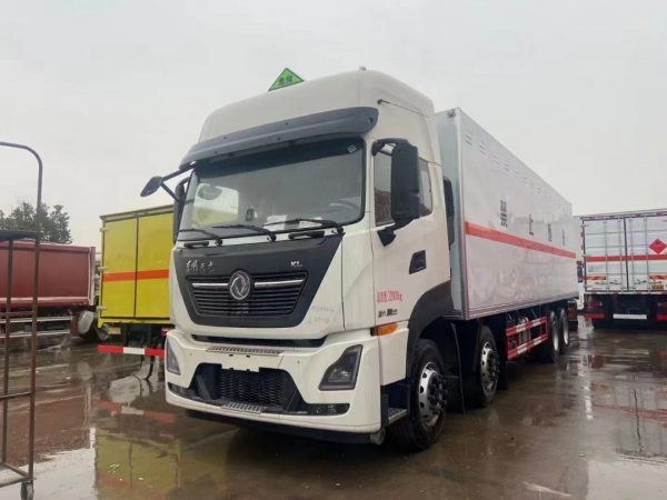 東風天龍前四后八雜項危險品廂式車