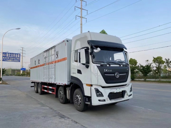 東風天龍前四后八雜項危險品廂式車