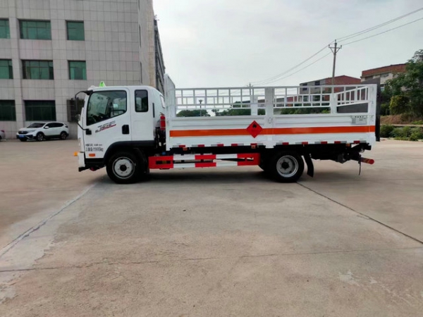 解放J6F氣瓶運(yùn)輸車（帶臥鋪）