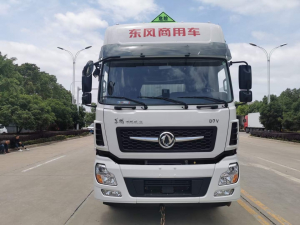 東風(fēng)新汽D7V易燃?xì)怏w危險(xiǎn)品廂式運(yùn)輸車(chē)