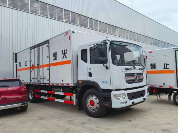 東風(fēng)D9危廢車（10噸）