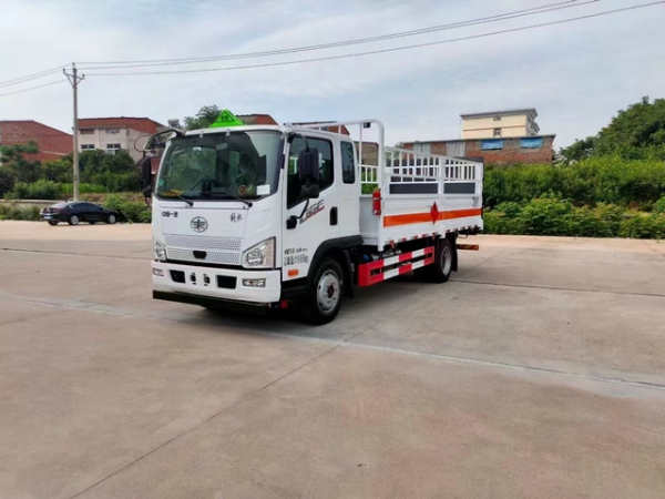 解放J6F氣瓶運(yùn)輸車（帶臥鋪）