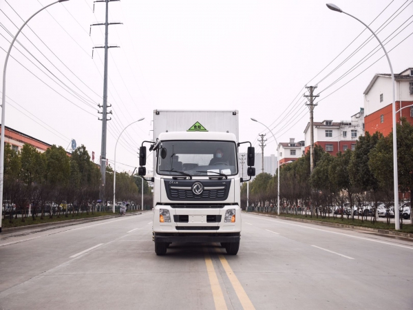 國六天錦小三軸廂式運(yùn)輸車