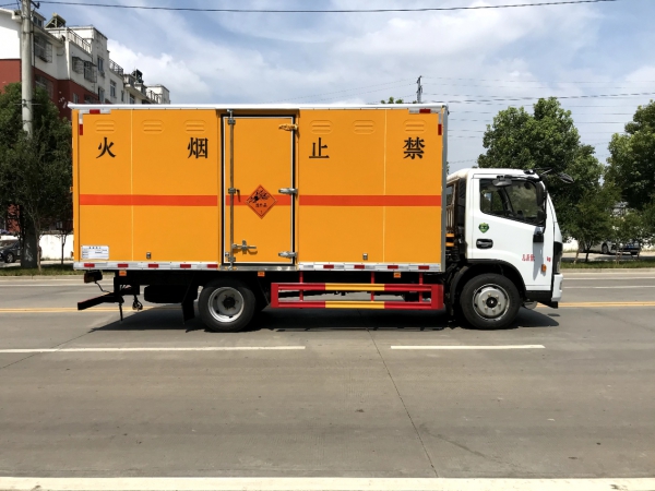 國六東風黃牌1類爆破