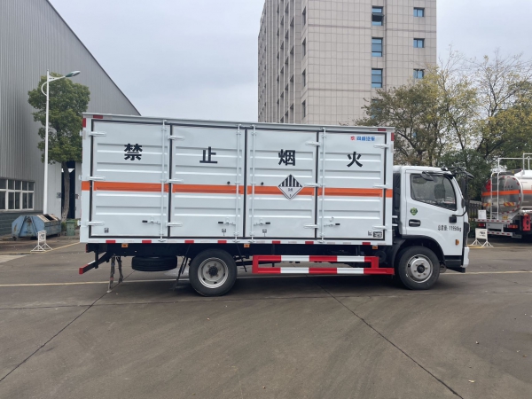 東風(fēng)多利卡D7雜項(xiàng)廂式危險(xiǎn)品運(yùn)輸車(chē)