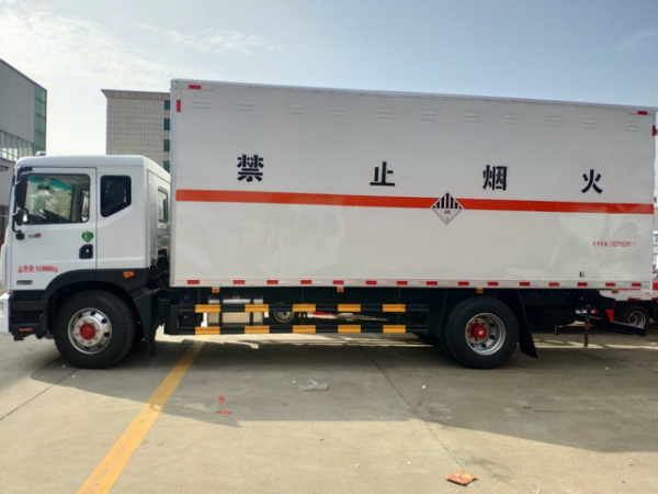 東風爆破器材運輸車（9.99噸）