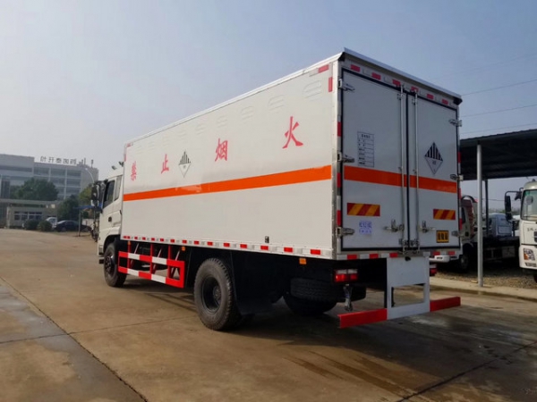柳汽煙花爆竹運(yùn)輸車（6.6米）