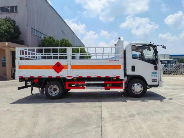 五十鈴高欄危險品車