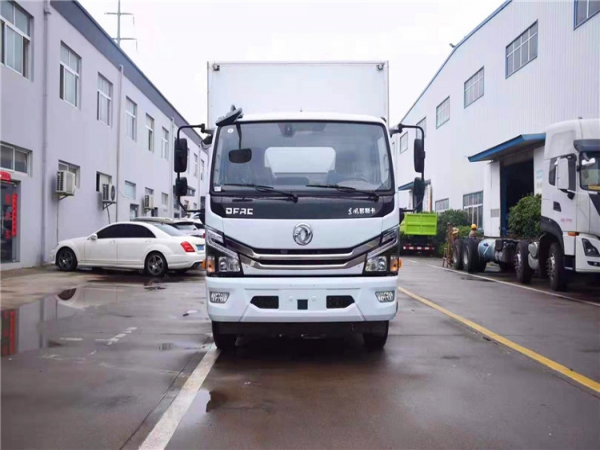 東風危險廢物運輸車（核載7.2噸）