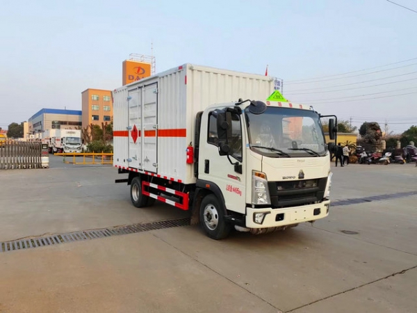 重汽豪沃易燃氣體運輸車