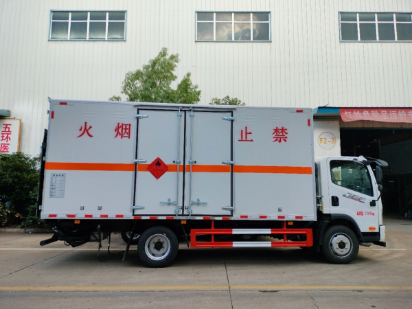 解放J6易燃氣體廂式運輸車