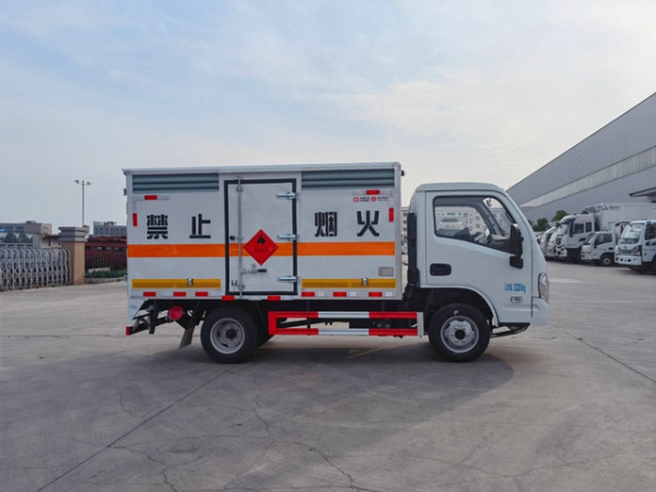 躍進危險廢物運輸車（汽油版）