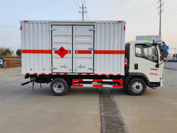 重汽豪沃易燃氣體運輸車