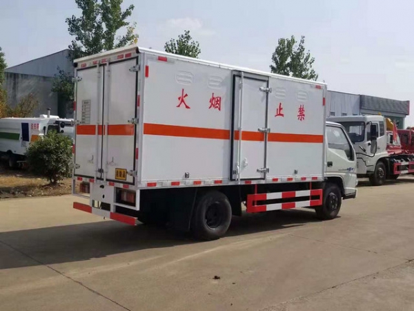 江鈴煙花爆竹運(yùn)輸車(chē)（4.2米）