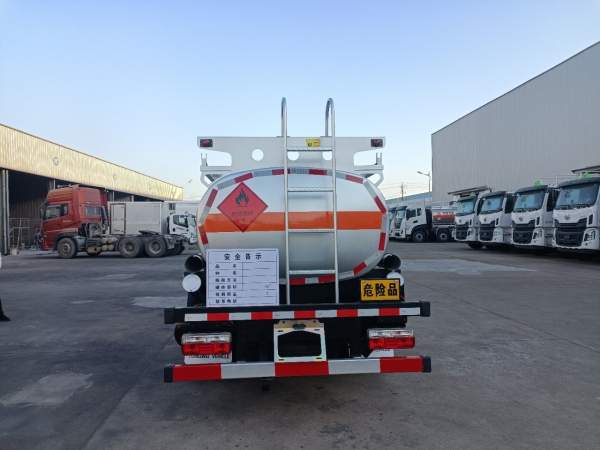國六荷載10噸東風D9