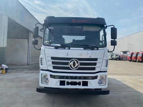 東風錦程10噸油罐車