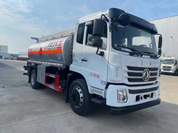 東風錦程10噸油罐車