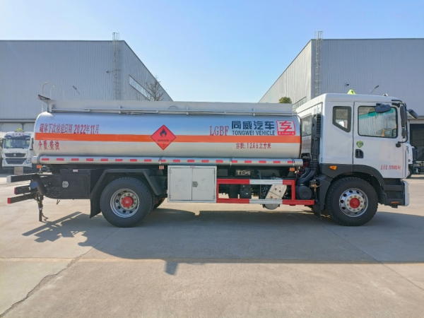 國六荷載10噸東風D9