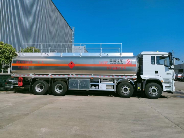 國六陜汽德龍前四后八30.9方鋁合金運油車