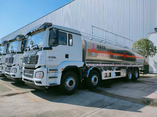 國六陜汽德龍前四后八30.9方鋁合金運油車