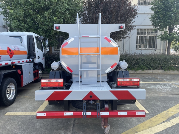 天威緣牌TWY5040GJYE6型加油車
